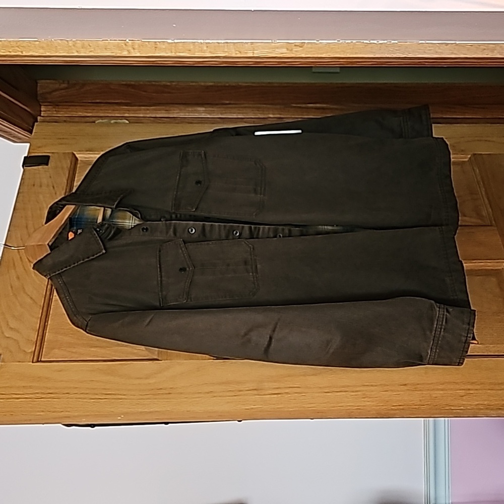 Men's work or casual shirt jacket, size medium, never been worn, very soft.